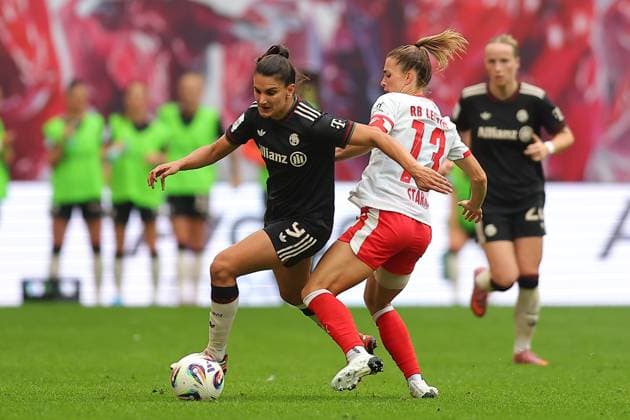 RB Leipzig Bayern Muenchen 1 Bundesliga Women Leipzig, Red Bull Arena, 14 09 2025, Football, Women, Season 2025 2026, Women Bundesliga, 2 Matchday , RB Leipzig FC Bayern Munich 0 3 0 2 , In the picture from l Jovana Damnjanovic 9, Bayern and Sandra Starke 13, Leipzig ,