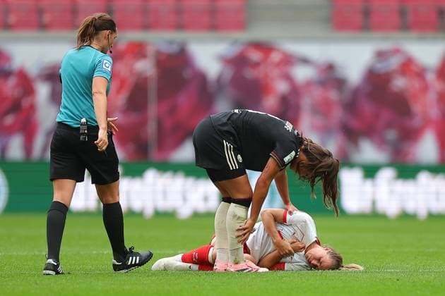 RB Leipzig Bayern Muenchen 1 Bundesliga Women Leipzig, Red Bull Arena, 14 09 2025, Football, Women, Season 2025 2026, Women Bundesliga, 2 Matchday , RB Leipzig FC Bayern Munich 0 3 0 1 , In the picture Sandra Starke 13, Leipzig on the ground ,