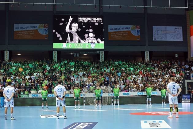 14 09 2025, xovx, Handball Daikin Handball Bundesliga, HSG Wetzlar TBV Lemgo Lippe Minute of silence for Bundesliga referee Marcus Helbig, who died on September 10, 2025 Wetzlar Buderus Arena Hessen Germany EN