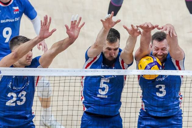 (250914) -- PASAY CITY, Sept. 14, 2025 -- Players of the Czech Republic block during the pool H match between the Czech Republic and Serbia at the FIVB Men s World Championship, WM, Weltmeisterschaft 2025 in Pasay City, the Philippines, on Sep. 14, 2025. ) (SP)THE PHILIPPINES-PASAY CITY-VOLLEYBALL-FIVB MEN S WORLD CHAMPIONSHIP 2025-CZE VS SRB ROUELLExUMALI 