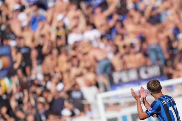 Atalanta s Charles De Ketelaere celebrates after scoring 3-0 during the Serie A soccer match between Atalanta and Lecce at the New Balance Stadium in Bergamo , north Italy - Sunday, September 14 , 2025. - Soccer .  Copyright: xSpada LaPressex