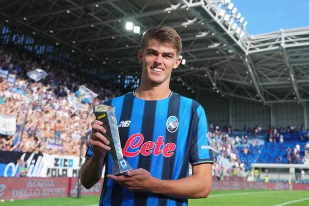 Atalanta s Charles De Ketelaere Panini player of the match during the Serie A soccer match between Atalanta and Lecce at the New Balance Stadium in Bergamo , north Italy - Sunday, September 14 , 2025. - Soccer .  Copyright: xSpada LaPressex