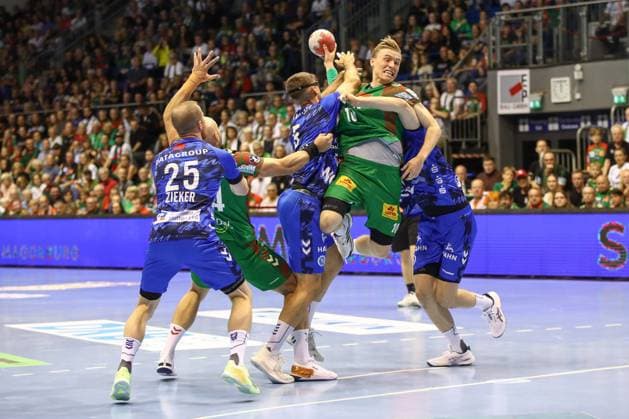 14 09 2025, xgox, Handball Daikin HBL SC Magdeburg TVB Stuttgart emspor, v l Patrick Zieker Stuttgart, 25 , Oscar Bergendahl Magdeburg, 54 , Antonio Seradilla Stuttgart, 5 , Gisli Thorgeir Kristjansson Magdeburg, 10 , Samuel Roethlisberger Röthlisberger, Stuttgart, 17 duel, duel, fight, tackle Magdeburg