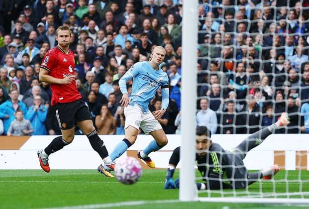 Erling Haaland of Manchester City puts a shot wide Manchester City v Manchester United, ManU Premier League, Football, Etihad Stadium, Manchester, UK - 14 Sept 2025Manchester Etihad Stadium United Kingdom EDITORIAL USE ONLY No use with unauthorised audio, video, data, fixture lists, club league logos or live services. Online in-match use limited to 120 images, no video emulation. No use in betting, games or single club league player publications.  Copyright: xMattxWest Shutterstockx 15481325u