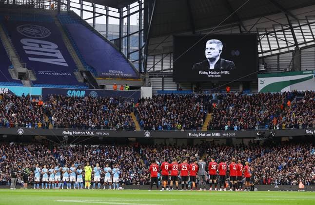 A one minute applause is observed ahead of the match in memory of Ricky Hatton Manchester City v Manchester United, ManU Premier League, Football, Etihad Stadium, Manchester, UK - 14 Sept 2025Manchester Etihad Stadium United Kingdom EDITORIAL USE ONLY No use with unauthorised audio, video, data, fixture lists, club league logos or live services. Online in-match use limited to 120 images, no video emulation. No use in betting, games or single club league player publications.  Copyright: xMattxWest Shutterstockx 15481325v