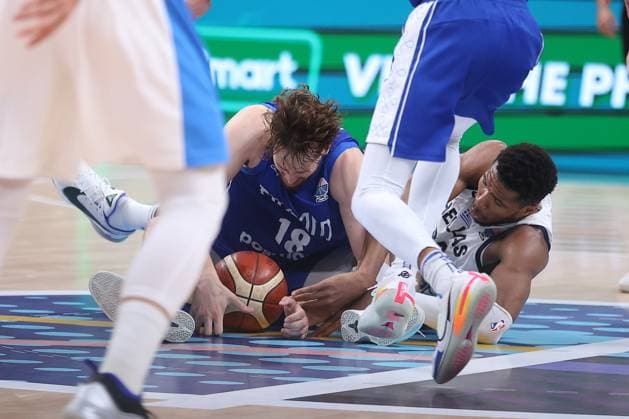 GREECE vs FINLAND MIKAEL JANTUNEN, basketball player of Finland, during the European Championships match against GIANNIS ANTETOKOUNMPO from Greece, at Xiaomi Arena. Riga, 14.09.2025. photo: Ivica Veselinov MN Press Photo BASKETBALL, FIBA, EUROBASKET 2025, GREECE, FINLAND Riga Xiaomi Arena Riga Latvia Copyright: xMNxPressxPhotox