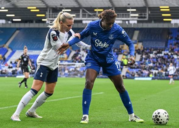 Liverpool, England, 14th September 2025. Kelly Gago of Everton holds off Amanda Nilden of Tottenham Hotspur during the Everton Women vs Tottenham Women Barclay s Women s Super League match at Goodison Park, Liverpool. Picture credit should read: Cody Froggatt Sportimage EDITORIAL USE ONLY. No use with unauthorised audio, video, data, fixture lists, club league logos or live services. Online in-match use limited to 120 images, no video emulation. No use in betting, games or single club league player publications. SPI_029_CF_EVERTON_WOMEN_V_TOTTENHAM_WOMEN SPI-4136-0029