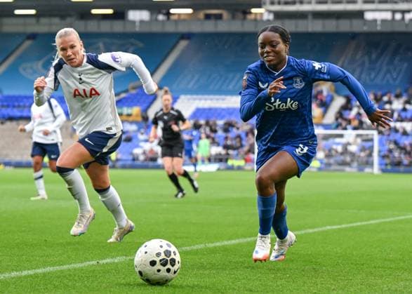 Liverpool, England, 14th September 2025. Toni Payne of Everton chases down the ball during the Everton Women vs Tottenham Women Barclay s Women s Super League match at Goodison Park, Liverpool. Picture credit should read: Cody Froggatt Sportimage EDITORIAL USE ONLY. No use with unauthorised audio, video, data, fixture lists, club league logos or live services. Online in-match use limited to 120 images, no video emulation. No use in betting, games or single club league player publications. SPI_032_CF_EVERTON_WOMEN_V_TOTTENHAM_WOMEN SPI-4136-0032
