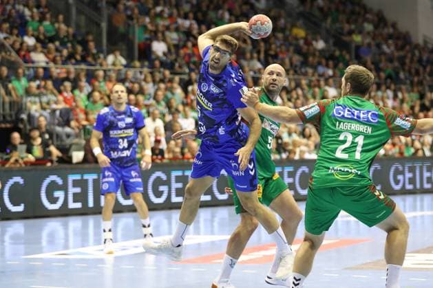 14 09 2025, xtgx, SC Magdeburg TVB Stuttgart v l Antonio Seradilla Stuttgart, 5 throws goal, Torschuetze, scores goal, Treffer, scores the goal Magdeburg