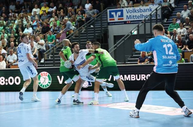 14 09 2025, xovx, Handball Daikin Handball Bundesliga, HSG Wetzlar TBV Lemgo Lippe v l Joel Willecke TBV Lemgo Lippe , Cyrill Akakpo HSG Wetzlar Tim Suton TBV Lemgo Lippe , Josip Simic HSG Wetzlar , Stefan Cavor HSG Wetzlar , Anadin Suljakovic HSG Wetzlar Wetzlar Buderus Arena Hessen Germany EN