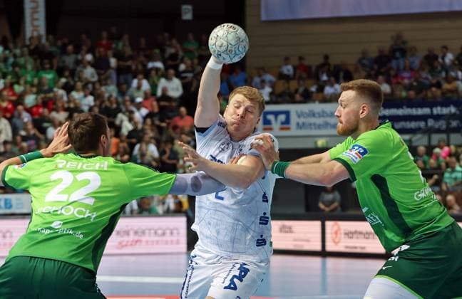 14 09 2025, xovx, Handball Daikin Handball Bundesliga, HSG Wetzlar TBV Lemgo Lippe v l Jona Schoch HSG Wetzlar , Lukas Hutecek TBV Lemgo Lippe , Nikola Grahovac HSG Wetzlar Wetzlar Buderus Arena Hessen Germany EN