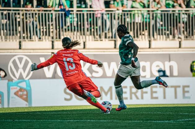 Google Pixel Women Bundesliga VfL Wolfsburg vs FC Carl Zeiss Jena, 14 09 25 Goal Lineth Beerensteyn VfL Wolfsburg, 9 to 3 0 Soccer, Google Pixel Women Bundesliga, 2 Matchday VfL Wolfsburg vs FC Carl Zeiss Jena on 14 09 2025 at AOK Stadion, Wolfsburg DFB DFL REGULATIONS PROHIBIT ANY USE OF PHOTOGRAPHS AS IMAGE SEQUENCES AND OR QUASI VIDEO Copyright: xBEAUTIFULxSPORTS Tonhäuserx
