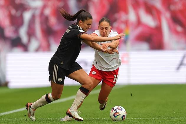 RB Leipzig Bayern Muenchen 1 Bundesliga Women Leipzig, Red Bull Arena, 14 09 2025, Football, Women, Season 2025 2026, Women Bundesliga, 2 Matchday , RB Leipzig FC Bayern Munich 0 3 0 1 , In the picture from l Jovana Damnjanovic 9, Bayern and Gina Chmielinski 10, Leipzig ,