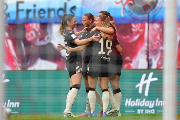 RB Leipzig Bayern Muenchen 1 Bundesliga Women Leipzig, Red Bull Arena, 14 09 2025, Football, Women, Season 2025 2026, Women Bundesliga, 2 Matchday , RB Leipzig FC Bayern Munich 0 3 0 1 , In the picture Goal for Munich, Goal celebration after the 0 3, Goal scorer Vanessa Gilles 2, Bayern ,