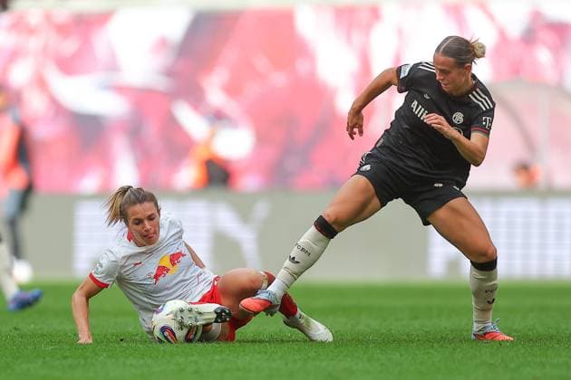RB Leipzig Bayern Muenchen 1 Bundesliga Women Leipzig, Red Bull Arena, 14 09 2025, Football, Women, Season 2025 2026, Women Bundesliga, 2 Matchday , RB Leipzig FC Bayern Munich 0 3 0 1 , In the picture from l Sandra Starke 13, Leipzig and Klara Bühl Buehl 17, Bayern ,