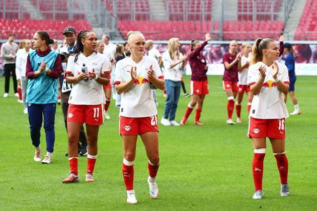 RB Leipzig Bayern Muenchen 1 Bundesliga Women Leipzig, Red Bull Arena, 14 09 2025, Football, Women, Season 2025 2026, Women Bundesliga, Matchday 2 , RB Leipzig FC Bayern Munich 0 3 0 1 , In the picture final cheer ,