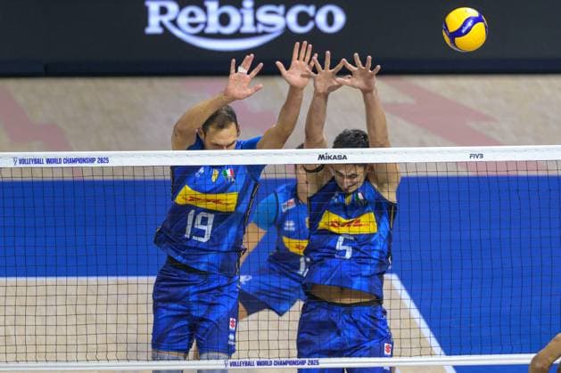 September 14, 2025, Quezon City, Manila, Philippines: Italy vs Algeria in the Pool Phase during the FIVB Mens Volleyball World Championship, WM, Weltmeisterschaft 2025 in Manila, Philippines. Italy win in 3 sets. Italys Roberto RUSSO and Alessandro MICHIELETTO Quezon City Philippines - ZUMAr144 20250914_zap_r144_084 Copyright: xJaynexRussellx