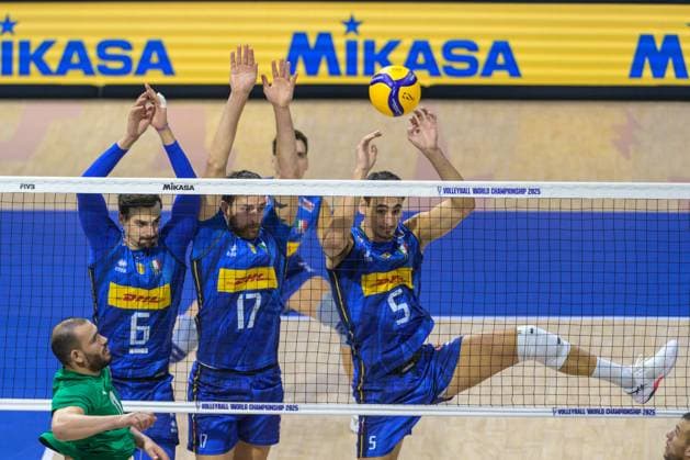 September 14, 2025, Quezon City, Manila, Philippines: Italy vs Algeria in the Pool Phase during the FIVB Mens Volleyball World Championship, WM, Weltmeisterschaft 2025 in Manila, Philippines. Italy win in 3 sets. Italys Simone Simone GIANNELLI, Simone ANZANI and Alessandro MICHIELETTO. Quezon City Philippines - ZUMAr144 20250914_zap_r144_099 Copyright: xJaynexRussellx