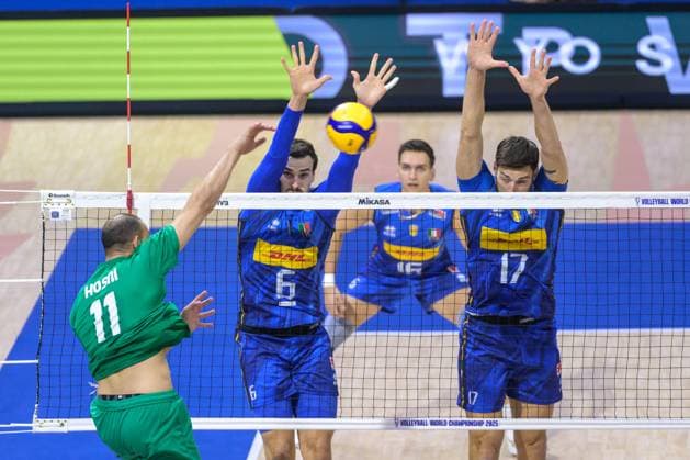 September 14, 2025, Quezon City, Manila, Philippines: Italy vs Algeria in the Pool Phase during the FIVB Mens Volleyball World Championship, WM, Weltmeisterschaft 2025 in Manila, Philippines. Italy win in 3 sets. Italys Simone GIANNELLI, Yuri ROMANn and Simone ANZANI. Quezon City Philippines - ZUMAr144 20250914_zap_r144_091 Copyright: xJaynexRussellx