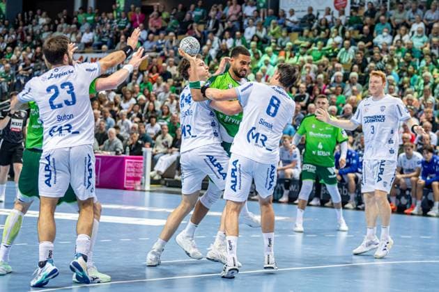 Handball Bundesliga HSG Wetzlar TBV Lemgo Lippe, 14 09 25 Philipp Ahouansou HSG Wetzlar, 19 , Joel Willecke TBV Lemgo Lippe, 24 , Frederik Simak TBV Lemgo Lippe, 8 , Nicolai Theilinger TBV Lemgo Lippe, 3 , Tim Suton TBV Lemgo Lippe, 23 Handball Bundesliga HSG Wetzlar TBV Lemgo Lippe Wetzlar, 14 09 25 Copyright: xBEAUTIFULxSPORTS Roeczeyx