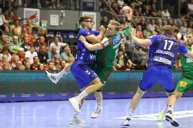 14 09 2025, xtgx, SC Magdeburg TVB Stuttgart v l Antonio Seradilla Stuttgart, 5 , Gisli Thorgeir Kristjansson Magdeburg, 10 duel, duel, fight, tackle Magdeburg