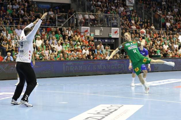 14 09 2025, xtgx, SC Magdeburg TVB Stuttgart v l Omar Ingi Magnusson Magdeburg, 14 throws goal, Torschuetze, scores goal, Treffer, scores the goal Siebenmeter Magdeburg