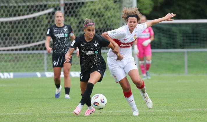 Stuttgart , Soccer 2 Bundesliga , VfB Stuttgart Women vs Viktoria Berlin , from left Aylin Yaren Berlin Rosa Rückert VfB