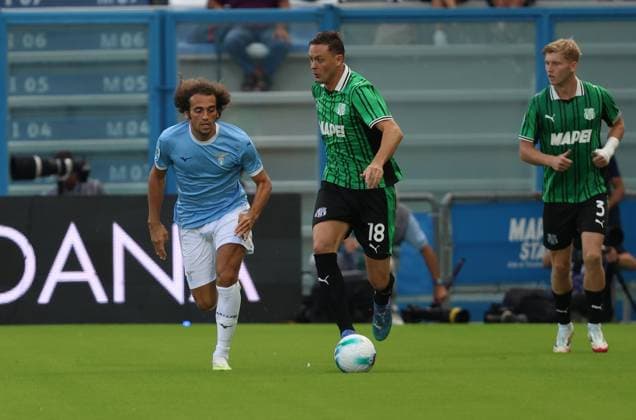 Lazio s Matteo Guendouzi fights for the ball with Sassuolo s Nemanja Matic during the Serie A Unilive soccer match between U.S Sassuolo and S.S. Lazio at Mapei stadium, Reggio Emilia, northern Italy, Monday, September 14, 2025. - Soccer - (Photo Michele Nucci - LaPresse)  Copyright: xMichelexNucci LaPressex