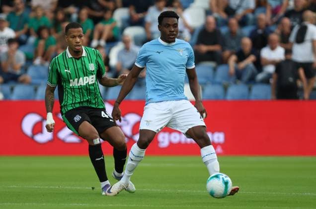 Lazio s Fisayo Dele-Bashiru fights for the ball with Sassuolo s Aster Vranckx during the Serie A Unilive soccer match between U.S Sassuolo and S.S. Lazio at Mapei stadium, Reggio Emilia, northern Italy, Monday, September 14, 2025. - Soccer - (Photo Michele Nucci - LaPresse)  Copyright: xMichelexNucci LaPressex