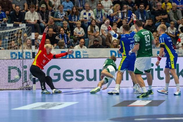 Bertram Obling, Goalkeeper, VfL Gummersbach 16 , Å tÄpan Zeman, Circulation player, VfL Gummersbach 66 , Mijajlo MarseniÄ‡, Circle winger, Fuechse Berlin 93 ,VfL Gummersbach vs Fuechse Berlin, Daikin Handball Bundesliga, Men ,4 Matchday, 14 09 2025 Gummersbach NRW Germany Copyright: xkolbert-press MartinxWdziecznyx