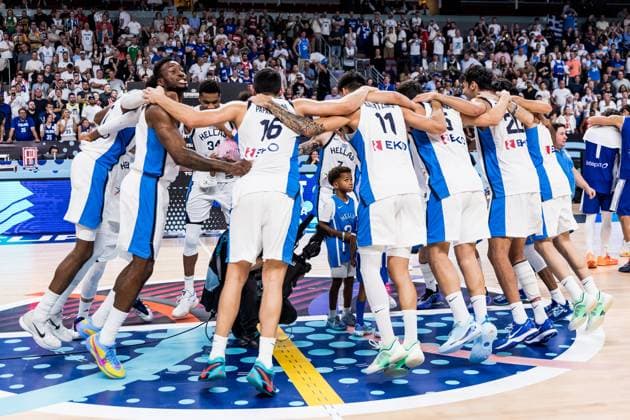 FIBA EuroBasket 2025 Bronze Greece Finland 14 09 2025 Cheering jumping team circle of the Greeks after the victory and winning the bronze medal FIBA EuroBasket 2025 Bronze Greece Finland Riga, Arena Riga on 14 09 2025 Copyright: xBEAUTIFULxSPORTS Wunderlx