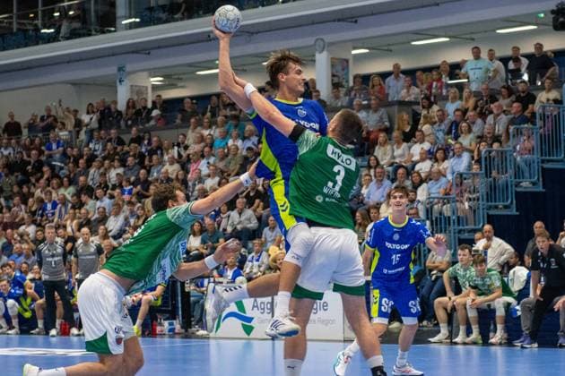 Lukas Herburger, Circle Winger, Fuechse Berlin 29 , Julian Koester, Backcourt, VfL Gummersbach 7 , Fabian Wiede, Backcourt, Fuechse Berlin 3VfL Gummersbach vs Fuechse Berlin, Daikin Handball Bundesliga, Men ,4 Matchday, 14 09 2025 Gummersbach NRW Germany Copyright: xkolbert-press MartinxWdziecznyx
