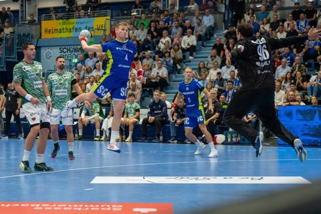 Ellidi Snaer Vidarsson, Circulation player, VfL Gummersbach 4 , Dejan Milosavljev, Goalkeeper, Fuechse Berlin 96 ,VfL Gummersbach vs Fuechse Berlin, Daikin Handball Bundesliga, Men ,4 Matchday, 14 09 2025 Gummersbach NRW Germany Copyright: xkolbert-press MartinxWdziecznyx