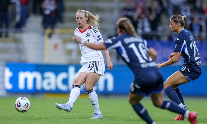 DEU, Hoffenheim, TSG Hoffenheim vs Eintracht Frankfurt, Google Pixel Bundesliga, DFB, Saison 2526, Dietmar Hopp Stadion, 2 Spieltag, im Bild v l n r Amanda Ilestedt Eintracht Frankfurt 13 , Dominika Grabowska Hoffenheim 16 DFB DFL REGULATIONS PROHIBIT ANY USE OF PHOTOGRAPHS AS IMAGE SEQUENCES AND OR QUASI VIDEO, 14 09 2025, Copyright: HMBxMedia HendrikxHamelau