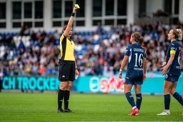 GPFBL TSG Hoffenheim Eintracht Frankfurt 14 09 2025 Referee shows yellow card against Dominika Grabowska 16 TSG by TSG Hoffenheim GPFBL TSG Hoffenheim - Eintracht Frankfurt, Dietmar Hopp Stadion in Hoffenheim, on 14 09 2025 DFB REGULATIONS PROHIBIT ANY USE OF PHOTOGRAPHS AS IMAGE SEQUENCES AND OR QUASI VIDEO GPFBL TSG Hoffenheim - Eintracht Frankfurt, Dietmar Hopp Stadion in Hoffenheim, on 14 09 2025 DFB REGULATIONS PROHIBIT ANY USE OF PHOTOGRAPHS AS IMAGE SEQUENCES AND OR QUASI VIDEO Copyright: xBEAUTIFULxSPORTS Gelhardtx