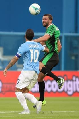Lazio™s Mattia Zaccagni fights for the ball with Sassuolo s Sebastian Walukiewicz during the Serie A Unilive soccer match between U.S Sassuolo and S.S. Lazio at Mapei stadium, Reggio Emilia, northern Italy, Monday, September 14, 2025. - Soccer - (Photo Michele Nucci - LaPresse)  Copyright: xMichelexNucci LaPressex