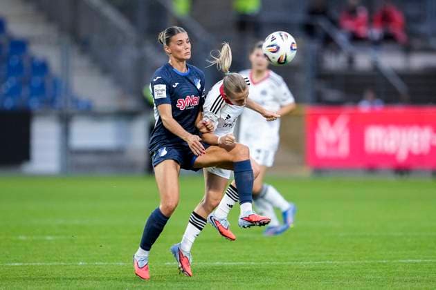 v li Selina Cerci TSG, 29 , Elisa Senß Senss, SGE, 6 , duel, duel, tackle, tackling, dynamics, action, action, 14 09 2025, Sinsheim Hoffenheim Germany , Football, Google Pixel Women Bundesliga, TSG 1899 Hoffenheim Eintracht Frankfurt, DFB DFL REGULATIONS PROHIBIT ANY USE OF PHOTOGRAPHS AS IMAGE SEQUENCES AND OR QUASI VIDEO xozx
