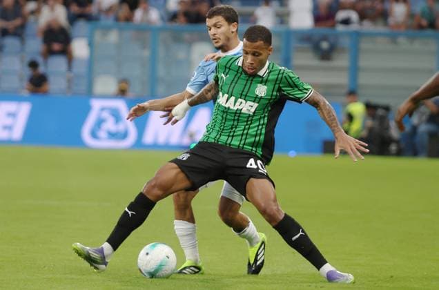 Sassuolo s Aster Vranckx fights for the ball with Lazio™s Matteo Cancellieri during the Serie A Unilive soccer match between U.S Sassuolo and S.S. Lazio at Mapei stadium, Reggio Emilia, northern Italy, Monday, September 14, 2025. - Soccer - (Photo Michele Nucci - LaPresse)  Copyright: xMichelexNucci LaPressex