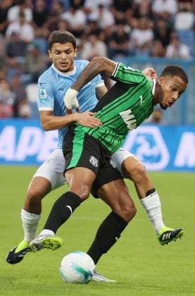 Sassuolo s Aster Vranckx fights for the ball with Lazio™s Matteo Cancellieri during the Serie A Unilive soccer match between U.S Sassuolo and S.S. Lazio at Mapei stadium, Reggio Emilia, northern Italy, Monday, September 14, 2025. - Soccer - (Photo Michele Nucci - LaPresse)  Copyright: xMichelexNucci LaPressex