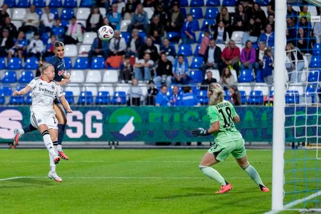 from left Pia Sophie Wolter SGE, 17 , goal scorer Selina Cerci TSG, 29 , Lea Paulick goalkeeper, goalkeeper, SGE, 18 , scores the goal for 1 0, goal, goal success, highlight, action, action, game scene, 14 09 2025, Sinsheim Hoffenheim Germany , Soccer, Google Pixel Womens Bundesliga, TSG 1899 Hoffenheim Eintracht Frankfurt, DFB DFL REGULATIONS PROHIBIT ANY USE OF PHOTOGRAPHS AS IMAGE SEQUENCES AND OR QUASI VIDEO xozx