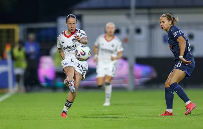 DEU, Hoffenheim, TSG Hoffenheim vs Eintracht Frankfurt, Google Pixel Bundesliga, DFB, Saison 2526, Dietmar Hopp Stadion, 2 Spieltag, im Bild v l n r GÃ raldine Reuteler Eintracht Frankfurt 14 , Dominika Grabowska Hoffenheim 16 DFB DFL REGULATIONS PROHIBIT ANY USE OF PHOTOGRAPHS AS IMAGE SEQUENCES AND OR QUASI VIDEO, 14 09 2025, Copyright: HMBxMedia HendrikxHamelau