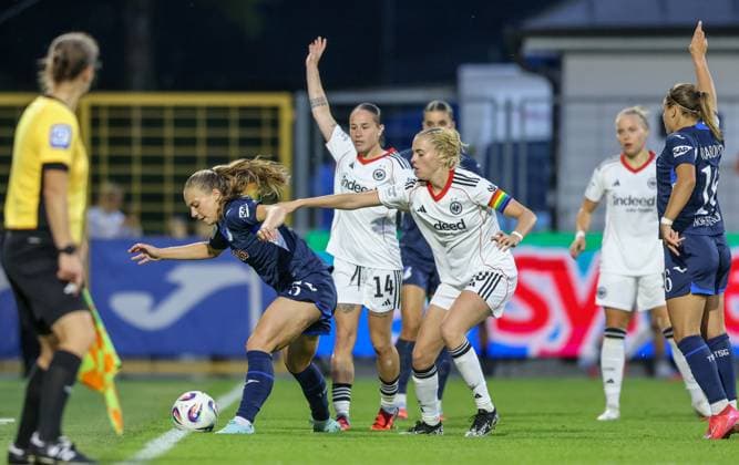 DEU, Hoffenheim, TSG Hoffenheim vs Eintracht Frankfurt, Google Pixel Bundesliga, DFB, Saison 2526, Dietmar Hopp Stadion, 2 Spieltag, im Bild v l n r Jamilla Rankin Hoffenheim 5 , GÃ raldine Reuteler Eintracht Frankfurt 14 , Laura Freigang Eintracht Frankfurt 10 DFB DFL REGULATIONS PROHIBIT ANY USE OF PHOTOGRAPHS AS IMAGE SEQUENCES AND OR QUASI VIDEO, 14 09 2025, Copyright: HMBxMedia HendrikxHamelau