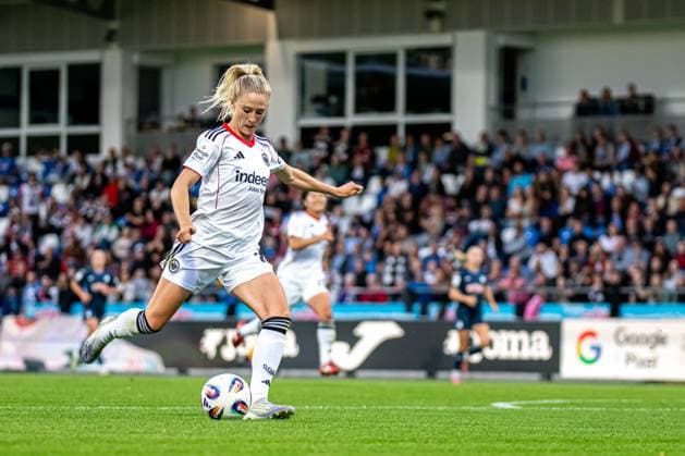 GPFBL TSG Hoffenheim Eintracht Frankfurt 14 09 2025 Rebecka Blomqvist 28 SGE with ball in action GPFBL TSG Hoffenheim - Eintracht Frankfurt, Dietmar Hopp Stadion in Hoffenheim, on 14 09 2025 DFB REGULATIONS PROHIBIT ANY USE OF PHOTOGRAPHS AS IMAGE SEQUENCES AND OR QUASI VIDEO Copyright: xBEAUTIFULxSPORTS Gelhardtx