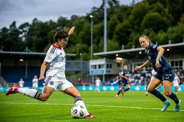 GPFBL TSG Hoffenheim Eintracht Frankfurt 14 09 2025 Remina Chiba 15, Eintracht Frankfurt Women shoots on goal while Jamilla Rankin 5 TSG defends GPFBL TSG Hoffenheim - Eintracht Frankfurt, Dietmar Hopp Stadion in Hoffenheim, on 14 09 2025 DFB REGULATIONS PROHIBIT ANY USE OF PHOTOGRAPHS AS IMAGE SEQUENCES AND OR QUASI VIDEO GPFBL TSG Hoffenheim - Eintracht Frankfurt, Dietmar Hopp Stadion in Hoffenheim, on 14 09 2025 DFB REGULATIONS PROHIBIT ANY USE OF PHOTOGRAPHS AS IMAGE SEQUENCES AND OR QUASI VIDEO Copyright: xBEAUTIFULxSPORTS Gelhardtx
