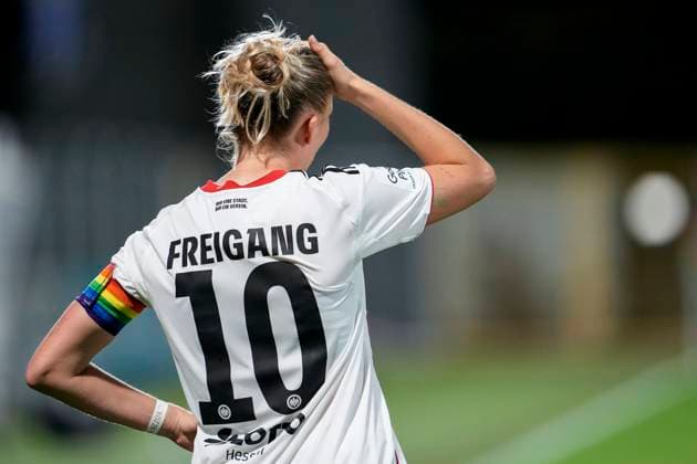 Laura Freigang SGE, 10 , players of Eintracht Frankfurt SGE , disappointed about the defeat, disappointment after the final whistle, highlight, loser, lost, frustration, disappointed, pessimistic, single image, single photo, Action, Action, 14 09 2025, Sinsheim Hoffenheim Germany , Soccer, Google Pixel Women Bundesliga, TSG 1899 Hoffenheim Eintracht Frankfurt, DFB DFL REGULATIONS PROHIBIT ANY USE OF PHOTOGRAPHS AS IMAGE SEQUENCES AND OR QUASI VIDEO xozx