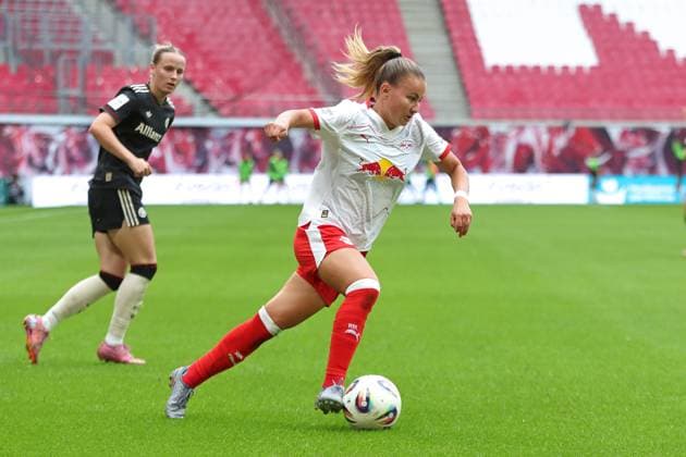 1 Bundesliga Women RB Leipzig vs FC Bayern Munich, 14 09 25 Annabel Schasching 16, RB Leipzig Football, Google Pixel Women Bundesliga, Season 2025 2026, 2 Matchday RB Leipzig vs FC Bayern Munich on 14 09 25, Red Bull Arena, Leipzig DFB REGULATIONS PROHIBIT ANY USE OF PHOTOGRAPHS AS IMAGE SEQUENCES AND OR QUASI VIDEO Copyright: xBEAUTIFULxSPORTS JanxKaeferx