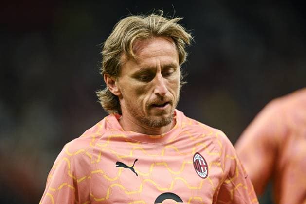 Luka Modric of AC Milan warms up prior to the Italian Serie A football match between AC Milan and Bologna FC on September 14, 2025 at Giuseppe Meazza San Siro Siro stadium in Milan, Italy  Copyright: xTizianoxBallabio IPAxSportx xipa-agency.netx xx IPA_64857952 IPA_Agency_IPA64857952