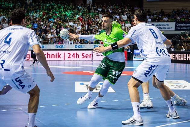 14 09 2025, xovx, Handball Daikin Handball Bundesliga, HSG Wetzlar TBV Lemgo Lippe v l Samuel Zehnder TBV Lemgo Lippe , Filip Vistorop HSG Wetzlar , Frederik Simak TBV Lemgo Lippe Wetzlar Buderus Arena Hessen Germany EN