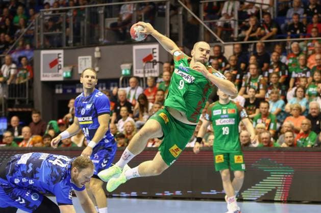 14 09 2025, xgox, Handball Daikin HBL SC Magdeburg TVB Stuttgart emspor, v l Tim Zechel Magdeburg, 9 wirft Tor, Torschuetze, erzielt Tor, Treffer, scores the goal Magdeburg