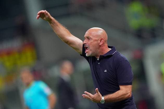 BolognaÕs head coach Vincenzo Italiano during the Serie A soccer match between Milan and Bologna at the San Siro Stadium in Milan , north Italy - Sunday , September 14 , 2025. - Soccer .  Copyright: xSpada LaPressex